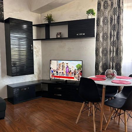 Twin Residence Five Mamaia Buitenkant foto