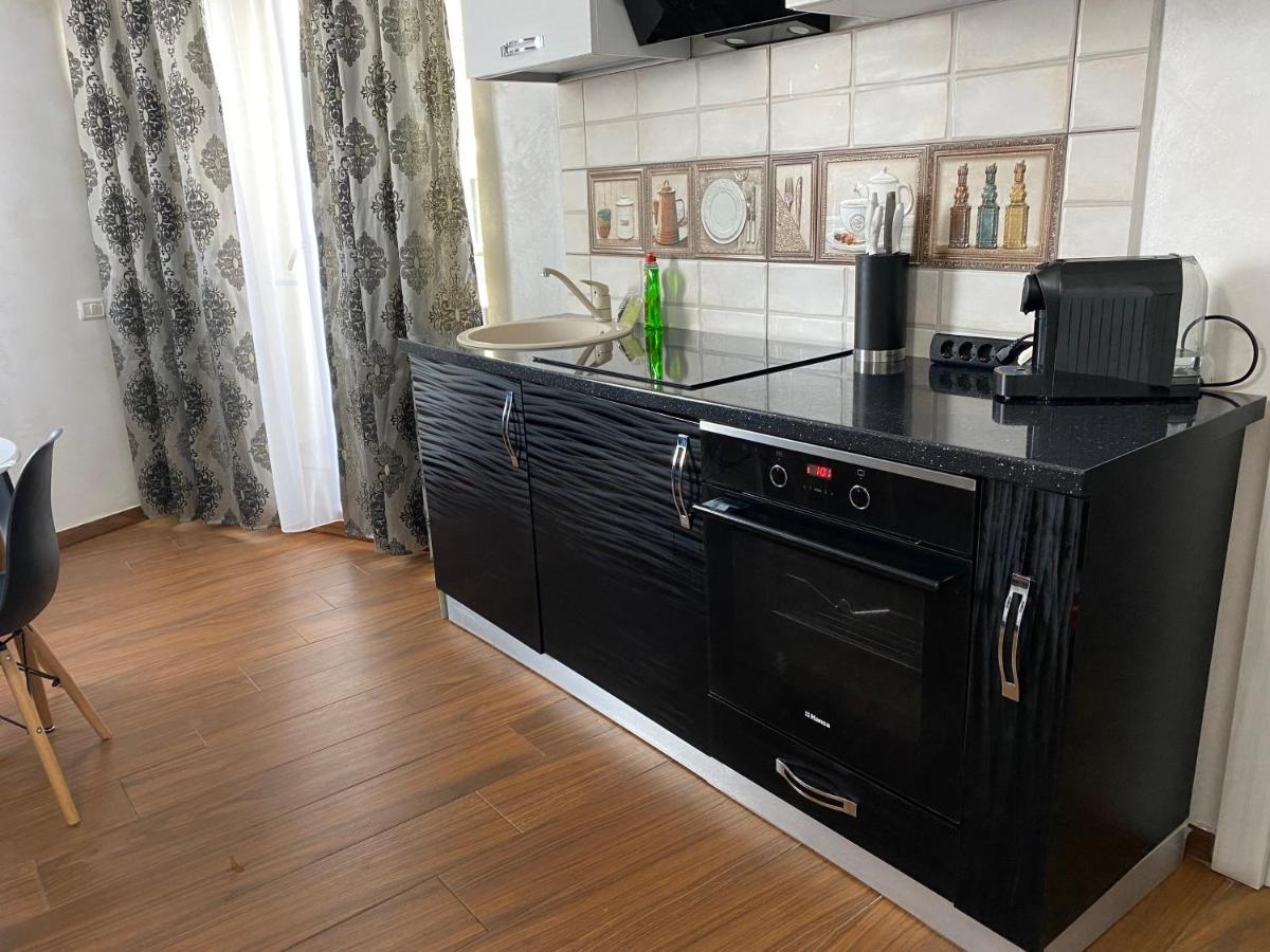 Twin Residence Five Mamaia Buitenkant foto