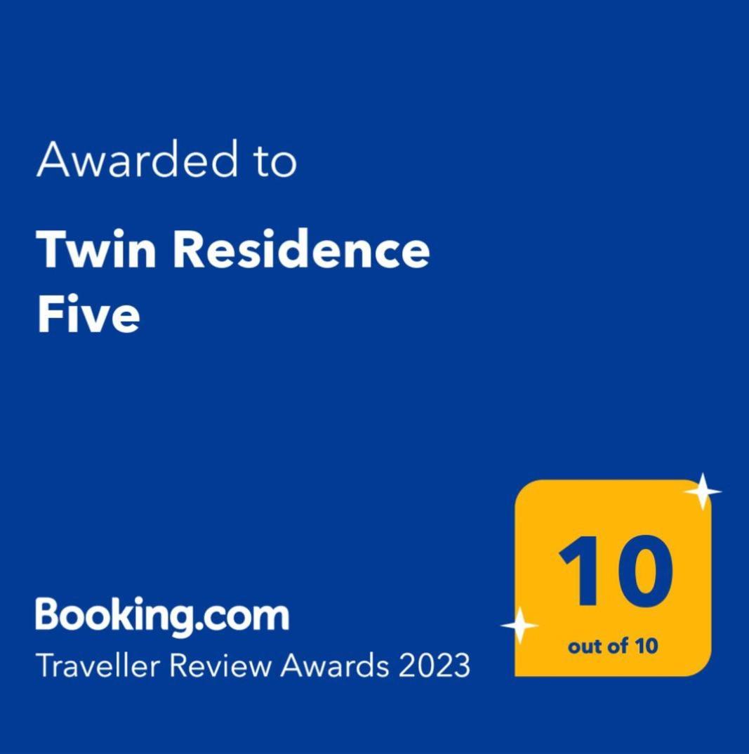 Twin Residence Five Mamaia Buitenkant foto