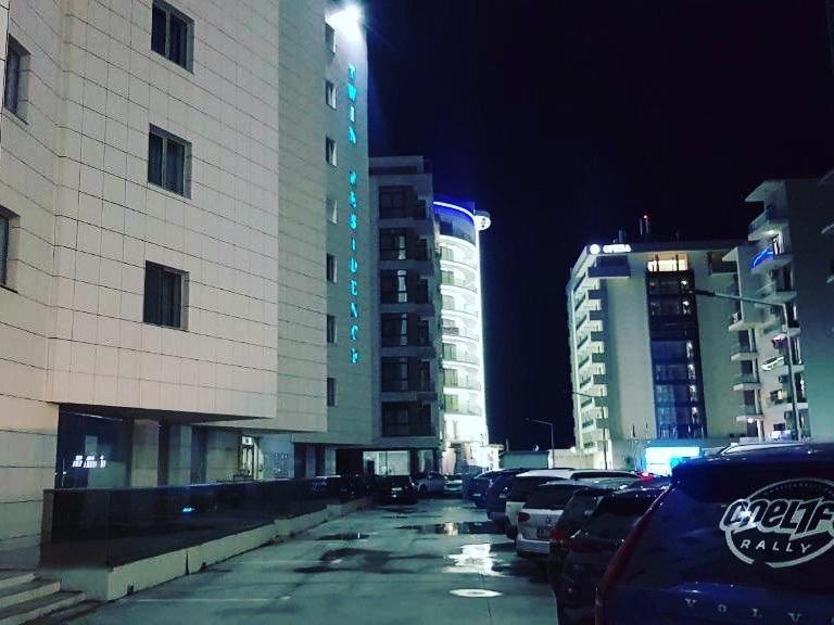 Twin Residence Five Mamaia Buitenkant foto
