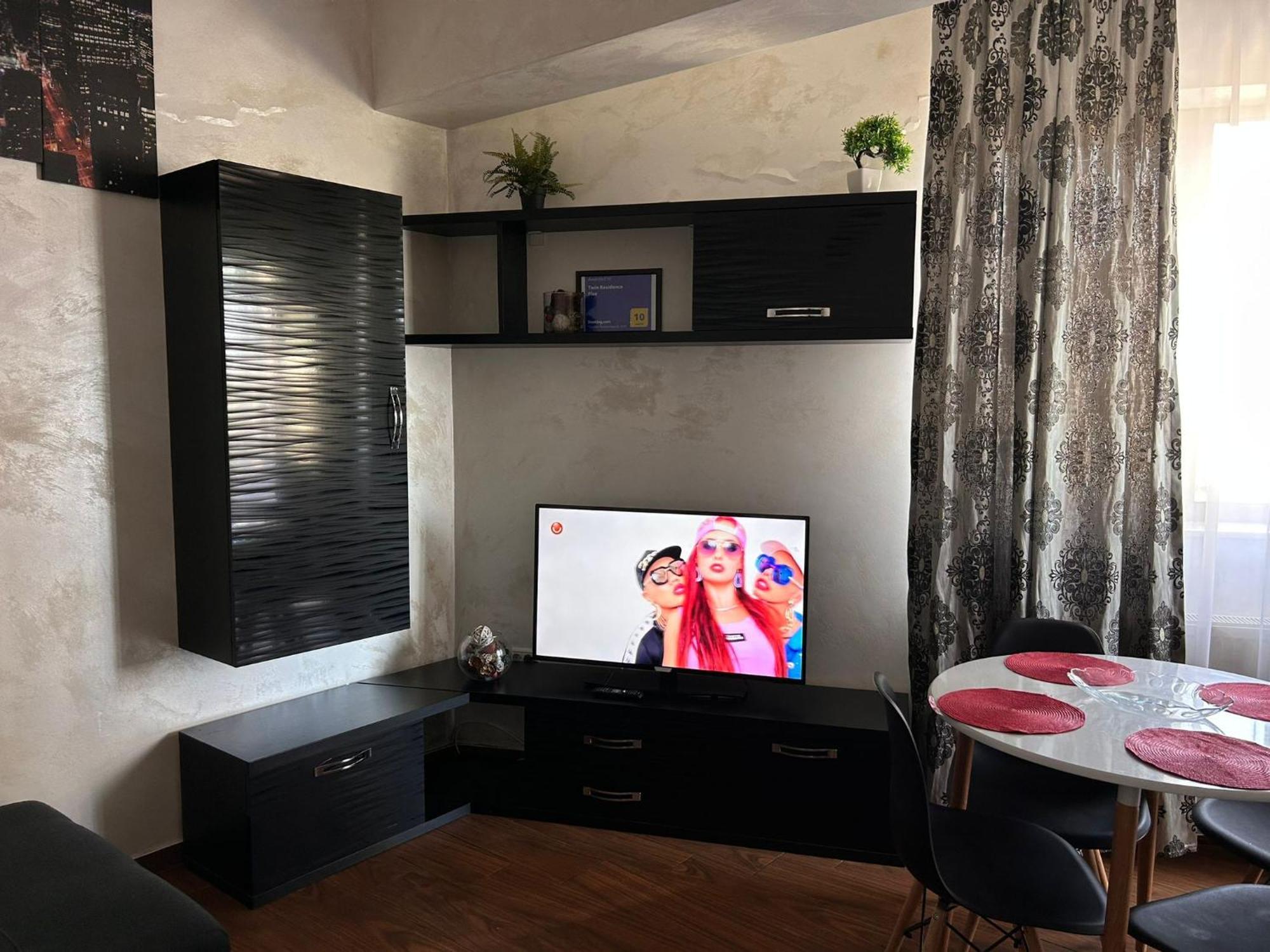 Twin Residence Five Mamaia Buitenkant foto